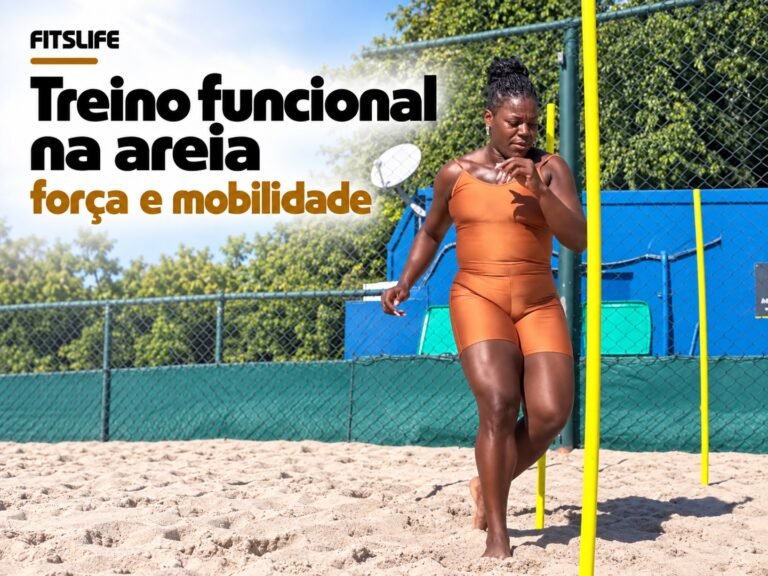 Mulher realizando exercício na areia entre estacas, em capa sobre força e mobilidade no treino funcional.